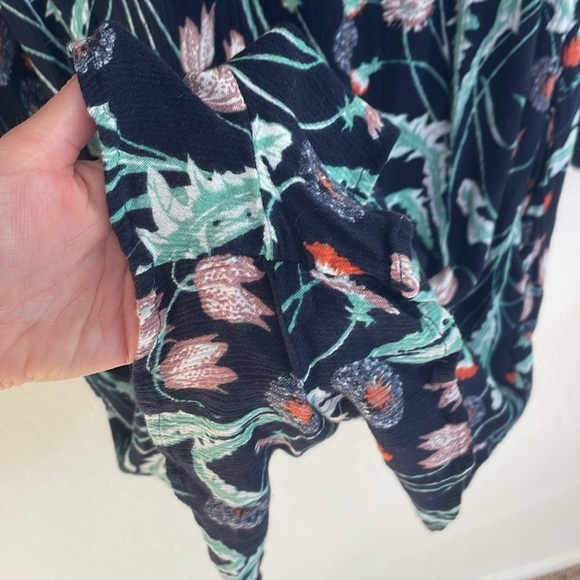 Hinge Nordstrom Navy Floral Romper Size Small With Pockets - Picture 4 of 7